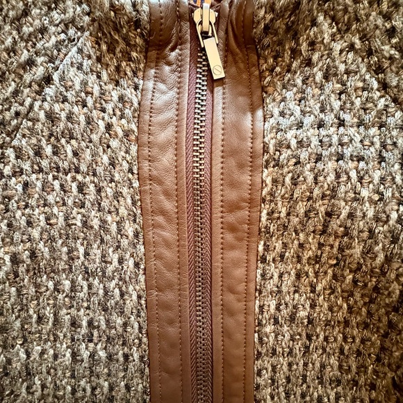 Tory Burch mid-length coat with brown leather trim and a tweed weave. - Picture 13 of 17